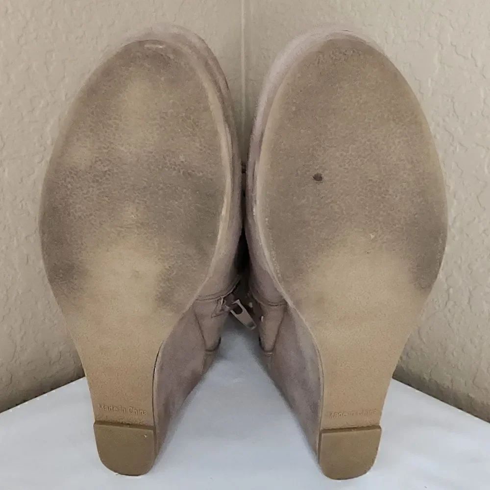 Report- Women’s Tan Poet Shearling Lined Lace-up Size Zip Booties, Size 7 - Picture 14 of 14